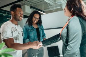 Read more about the article Mastering Your Finances: A Newcomer’s Powerful Guide to Finding the Best Financial Advisor in Canada