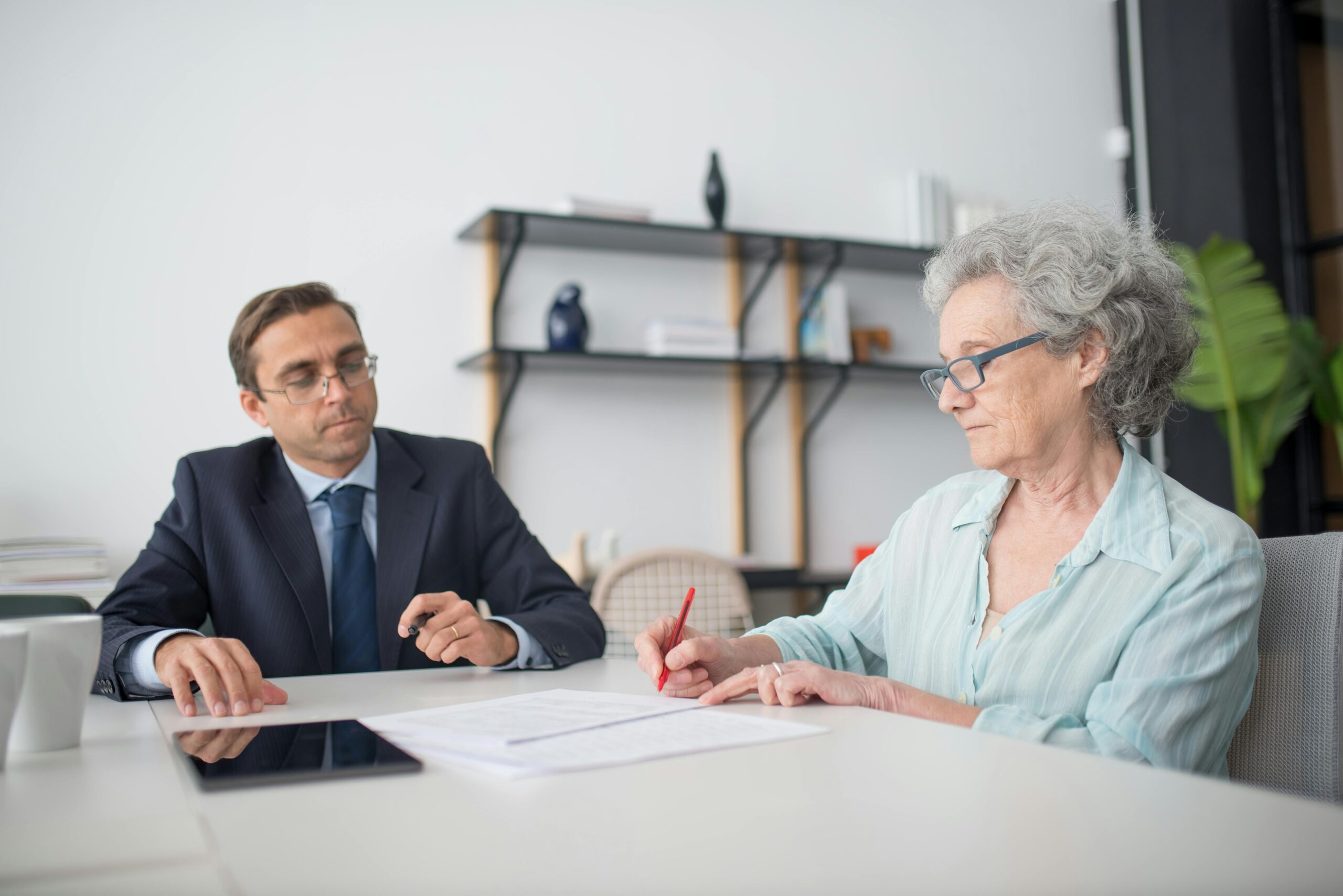 You are currently viewing Manitoba PNP Stuns Hopefuls: A Definitive Guide to the Employer Services Application Freeze