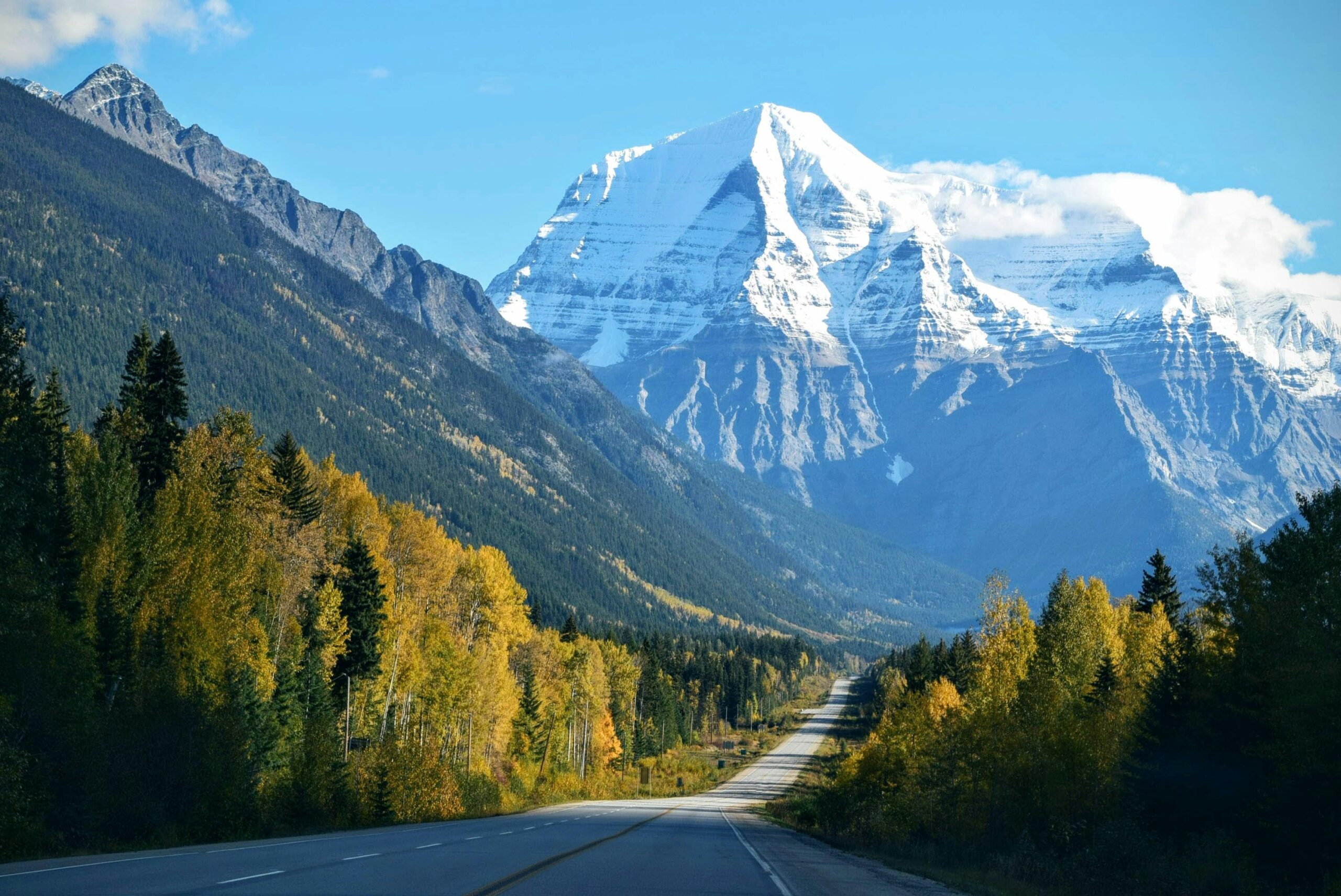 You are currently viewing The Definitive Guide to Driving in Canada for Newcomers: Mastering Ontario’s Roads